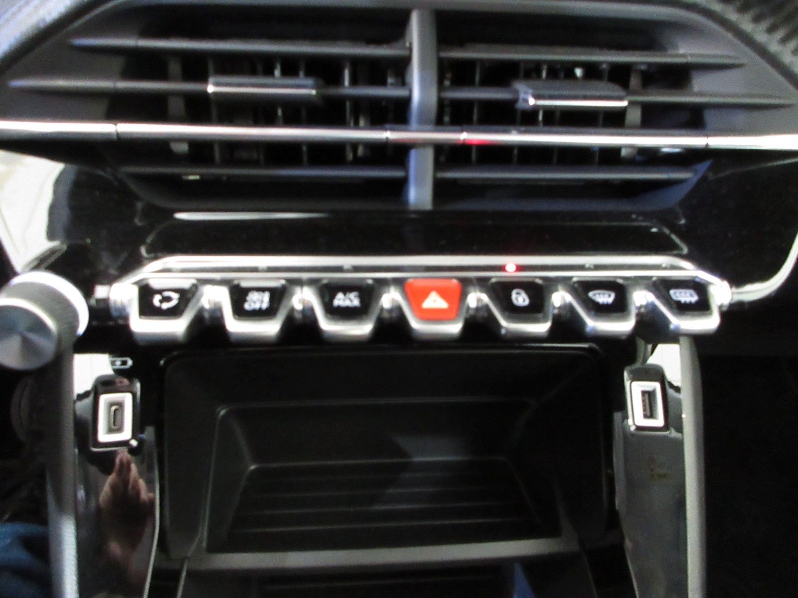 Fahrzeugabbildung Peugeot e-208 Active LED/PDC/TEMPOMAT