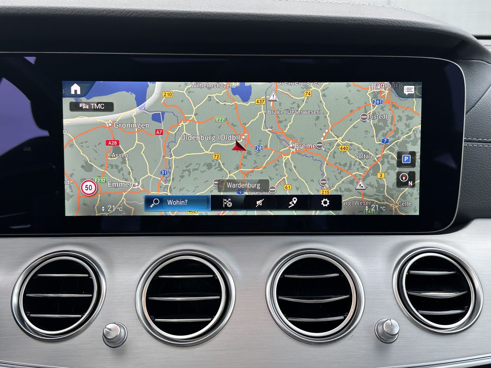 Fahrzeugabbildung Mercedes-Benz E 300de T AMG-Line NAV+LED+PANO+BURMESTER+DISTRO