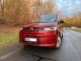 Volkswagen VW Multivan T7 LANG|6Sitze|NAVI|LED|AHK|PANO|SH - rote Volkswagen T7