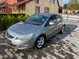 Opel Astra 1.7 CDTI Cosmo 81kW Cosmo - Opel Astra aus 2010 mit Diesel-Antrieb