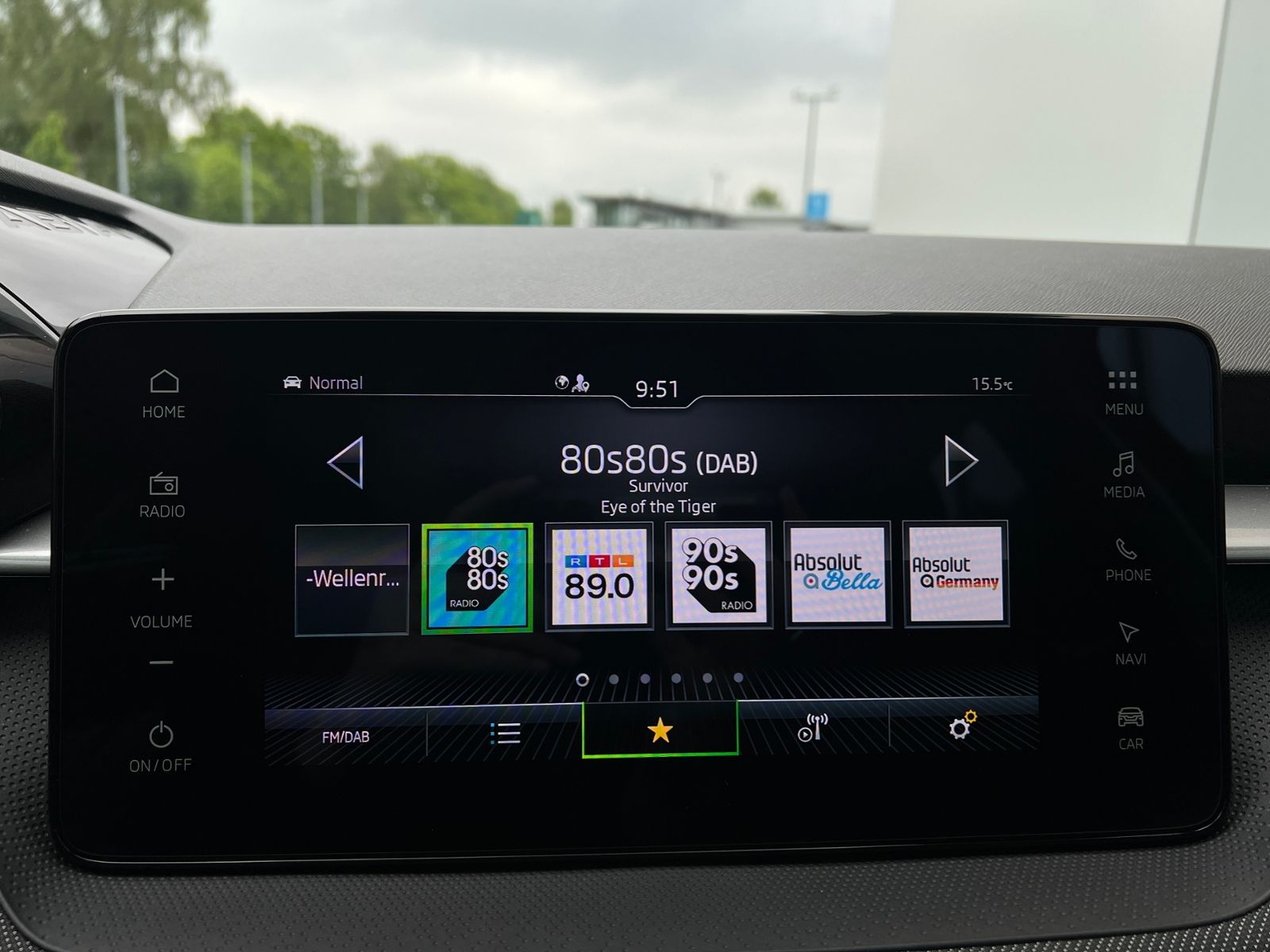 Fahrzeugabbildung SKODA Fabia Selection Tour 1.5 TSI DSG *Vorb. AHK, LED