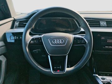 Audi Q8 e-tron - 12