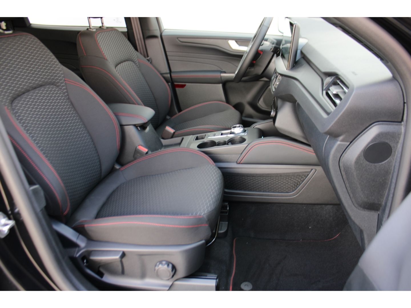 Fahrzeugabbildung Ford Kuga ST-Line Autom. LED GRA TWA PDC RFK Navi AHK