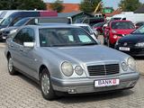 Mercedes-Benz E 230 ELEGANCE AUTOMATIK KLIMA S-DACH 137.000 KM - Mercedes-Benz E 230 mit Benzin-Antrieb
