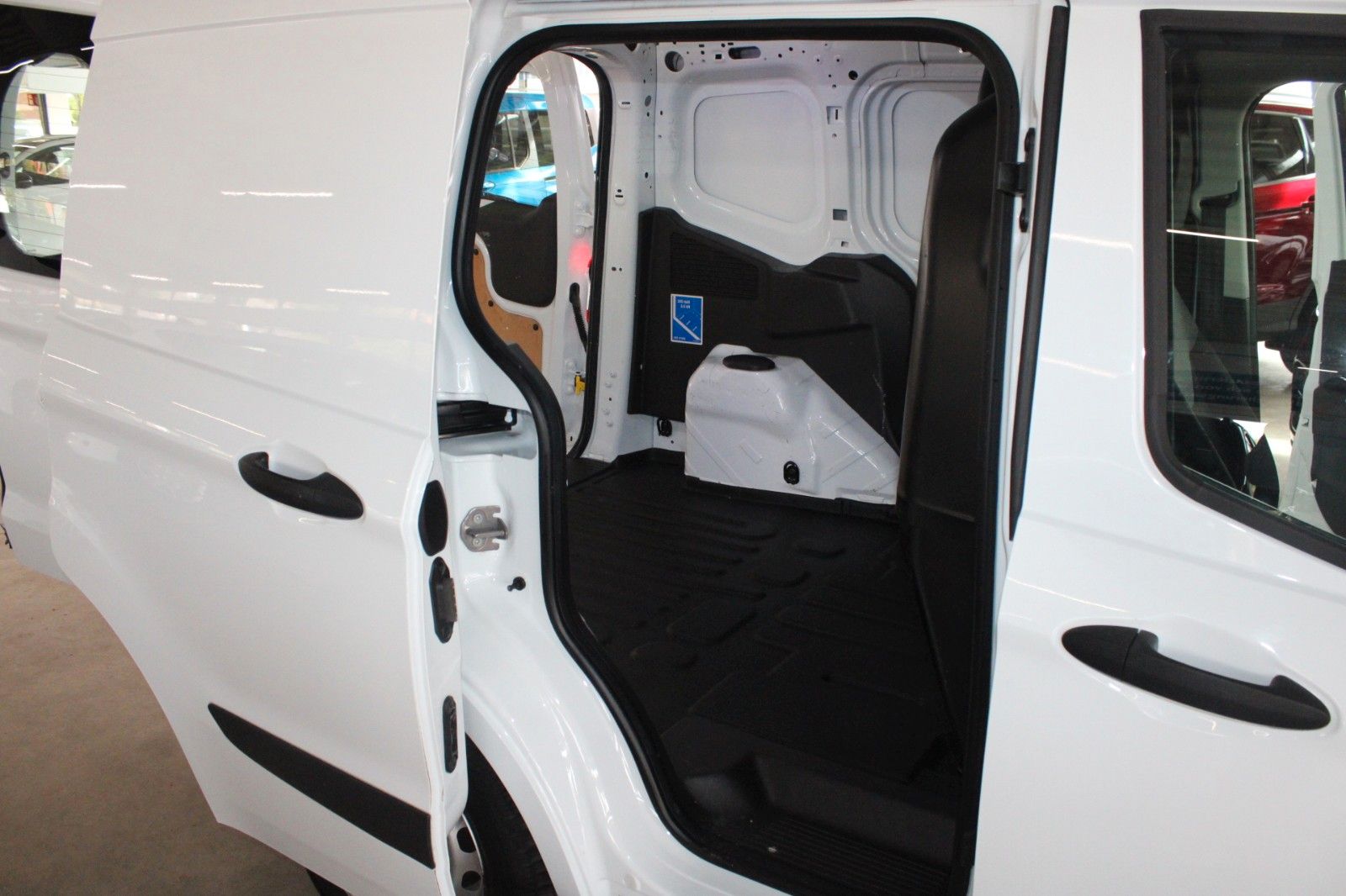 Fahrzeugabbildung Ford Transit Courier 1,5 TDCi Kasten Allwetter 1.Hand