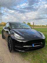 Tesla Model Y Long Range Dual Motor AWD TÜV Neu - Tesla Gebrauchtwagen in Duisburg