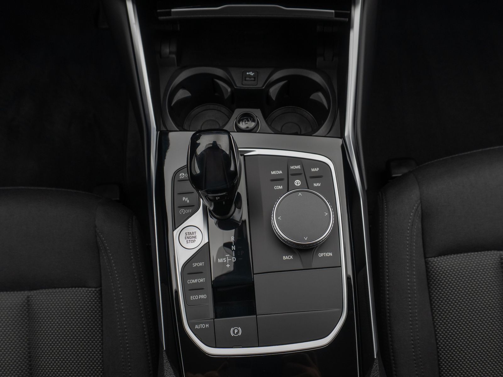 Fahrzeugabbildung BMW 320i CockPit+ DAB PDC LED Lordos Sitzhzg Komfort