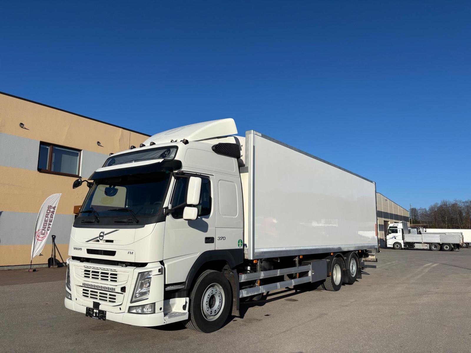 Volvo FM370 6x2*4 EURO6 + CARRIER SUPRA 950