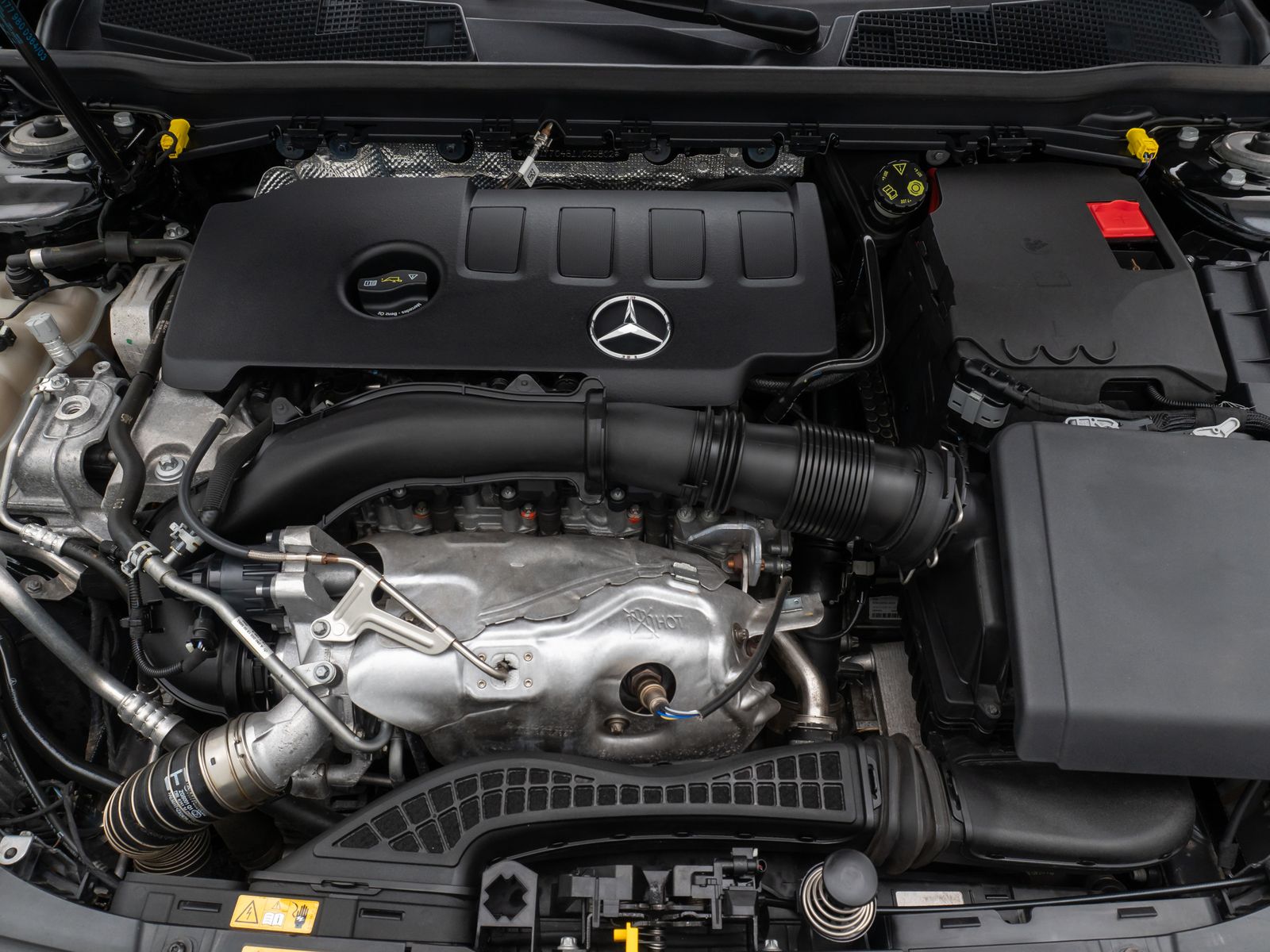 Fahrzeugabbildung Mercedes-Benz A250 AMG Line Kamera AHK Alarm Sportsitz 18Zoll
