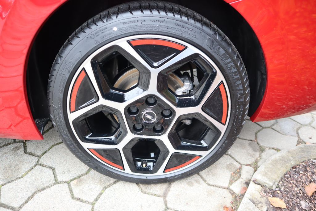 Fahrzeugabbildung Opel Astra ST GS 1.2 Turbo Aut.+Navi+Keyless+LED