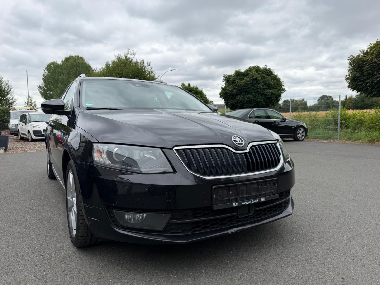 Skoda Octavia Combi Elegance Automatik Navi Xenon