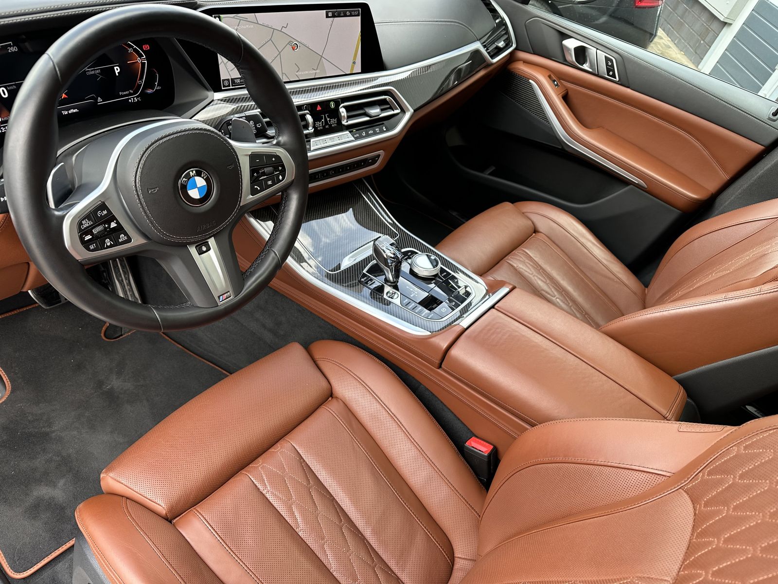 Fahrzeugabbildung BMW X5 xDrive30d M-Sport NAV+LED+AHK+360°+HUD+PANORA