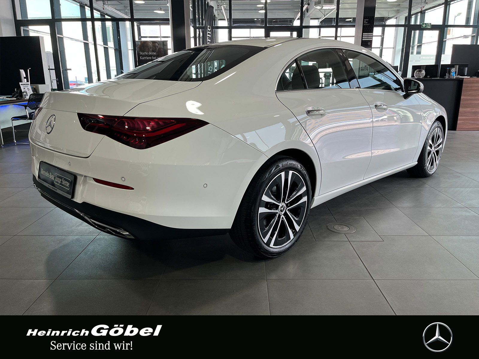 Fahrzeugabbildung Mercedes-Benz CLA 180 PROGRESSIVE+PANO+TOTWINKEL+AMBIENTE+LED