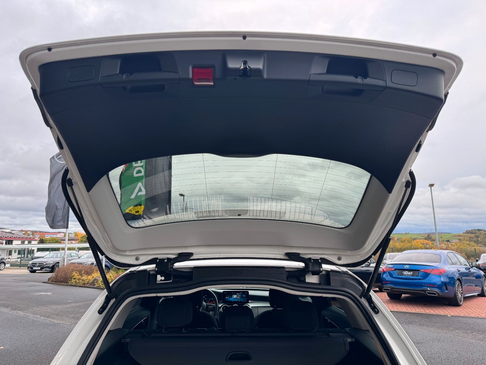 Fahrzeugabbildung Mercedes-Benz C 180d T LED+RKamera+SHZ+DAB