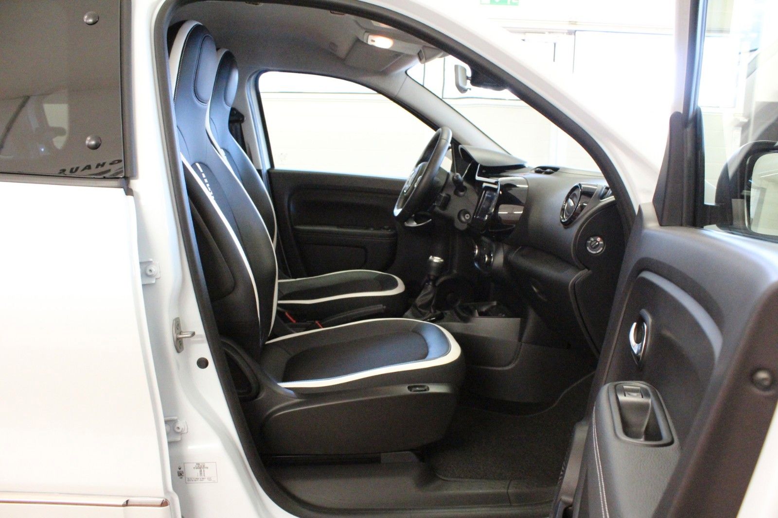 Fahrzeugabbildung Renault Twingo SCe 65 Urban Night *Easy Link*Sitzheizun*