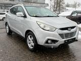 Hyundai ix35 2.0 CRDi 135 kW Style 4WD Automatik Panoram - Hyundai ix35 Gebrauchtwagen in Frankfurt