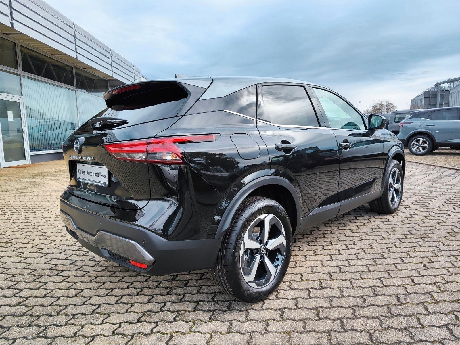 Fahrzeugabbildung Nissan Qashqai 1.3DIG-T AT N-Connecta SHZ+LHZ+FSHZ+AHK