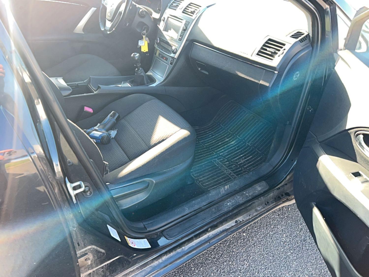 Toyota Avensis 2012 — photo 11