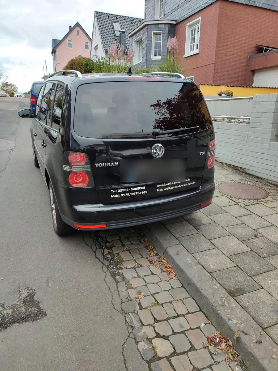 Volkswagen Touran 2010 — engine 140 HP (103kW)