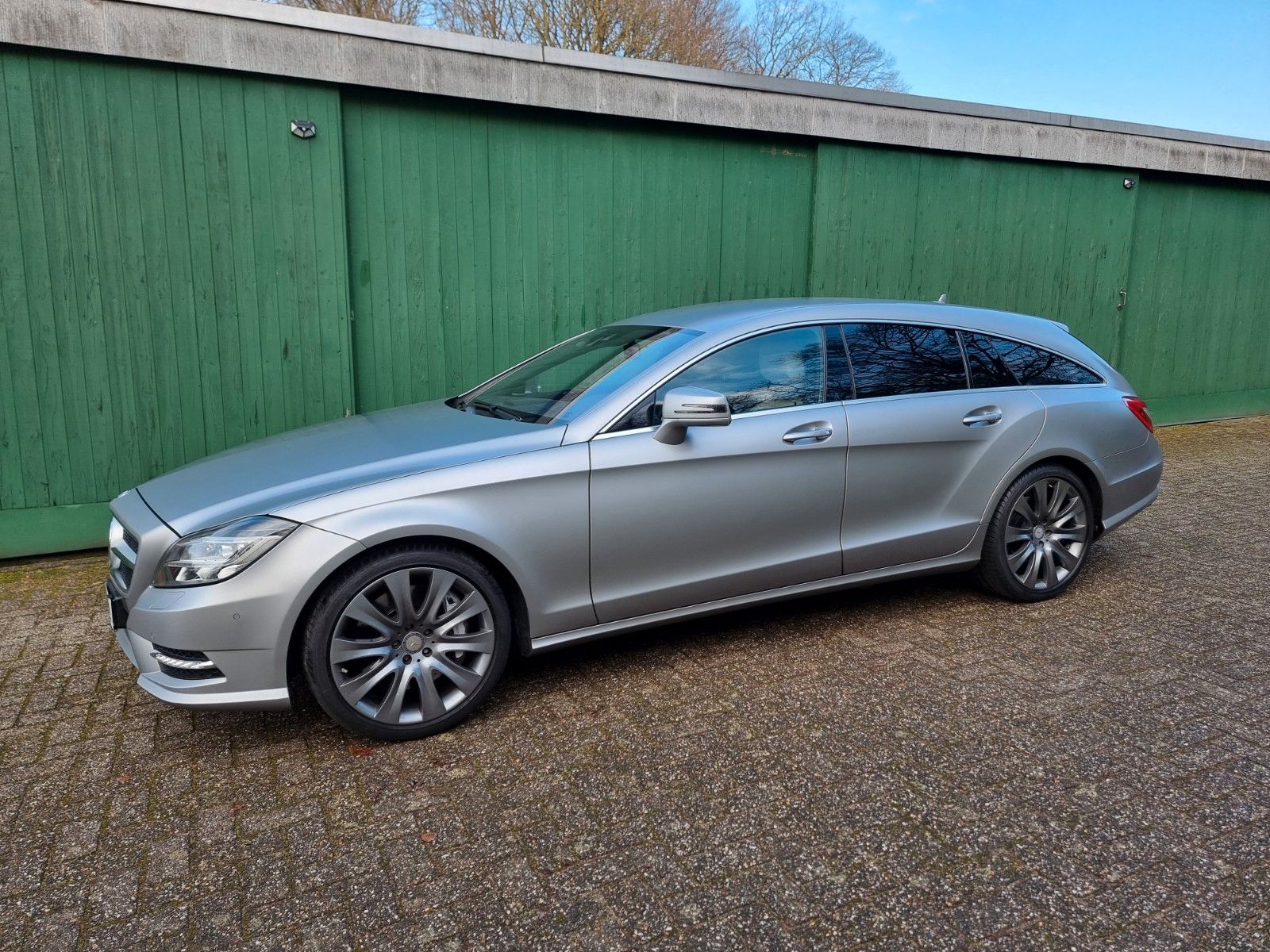 Fahrzeugabbildung Mercedes-Benz CLS 500 SB/Fahrzeug der Weltpremiere 2012