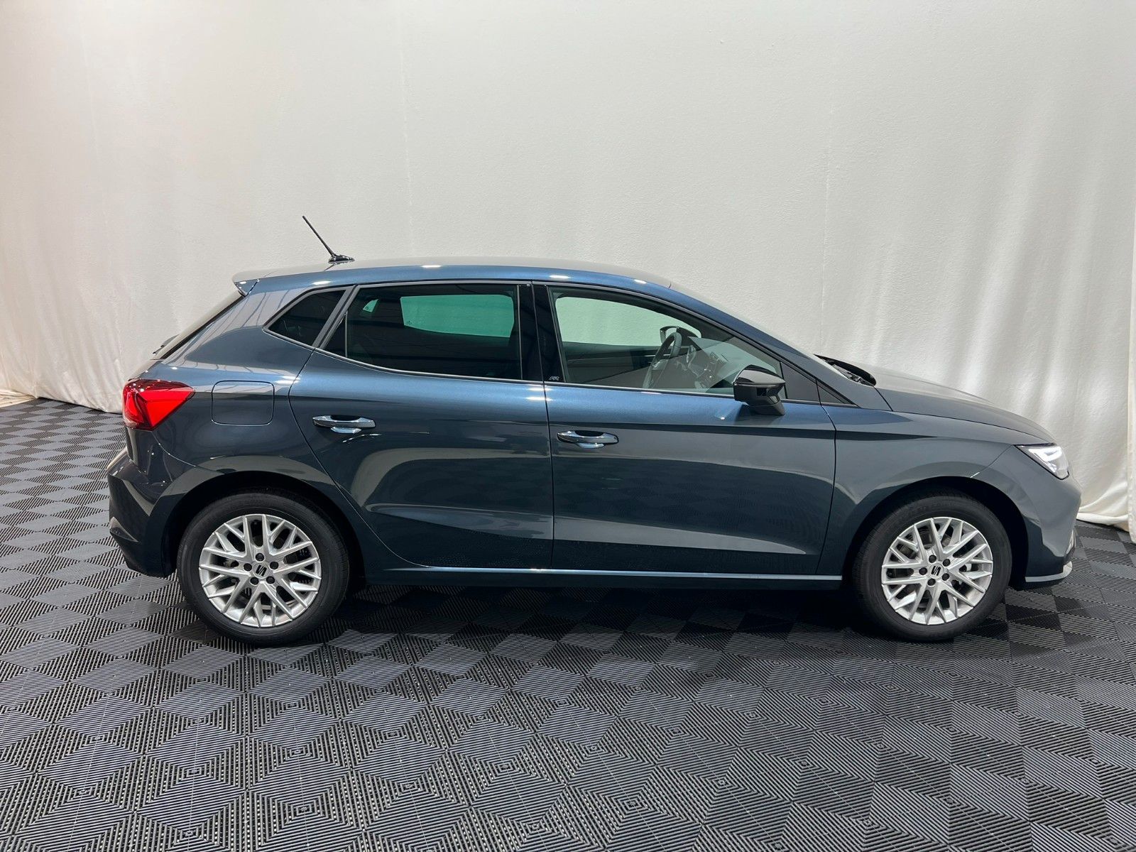 Fahrzeugabbildung SEAT Ibiza 1.0 TSI 85kW FR DSG