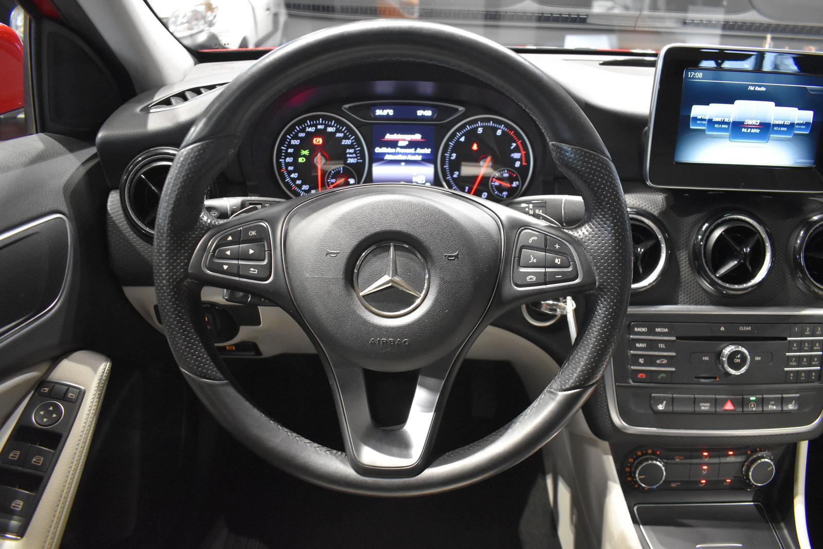 Mercedes-Benz A 180 7G LED LEDER-SPORTSI NAV KAM SPUR TEMPO SH