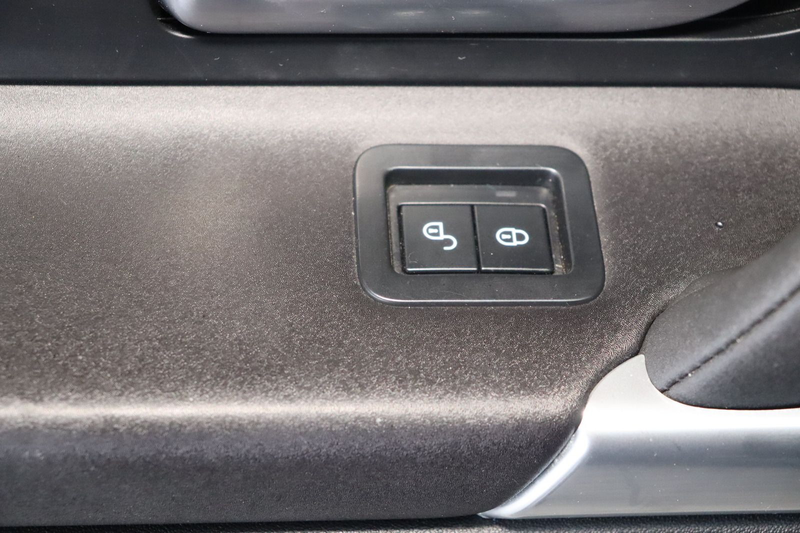 Fahrzeugabbildung Land Rover Discovery Sport 2.0 TD4 SE AWD