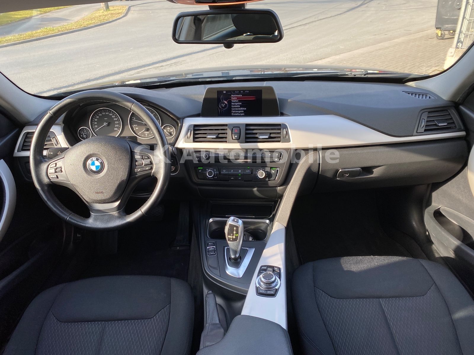 Fahrzeugabbildung BMW 320d Touring Automatik/Klima/Navi/Tempomat/PDC