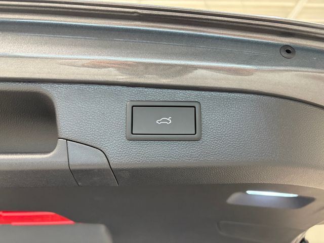 Passat Variant R-line 2.0 TDI DSG AHK RFK LED