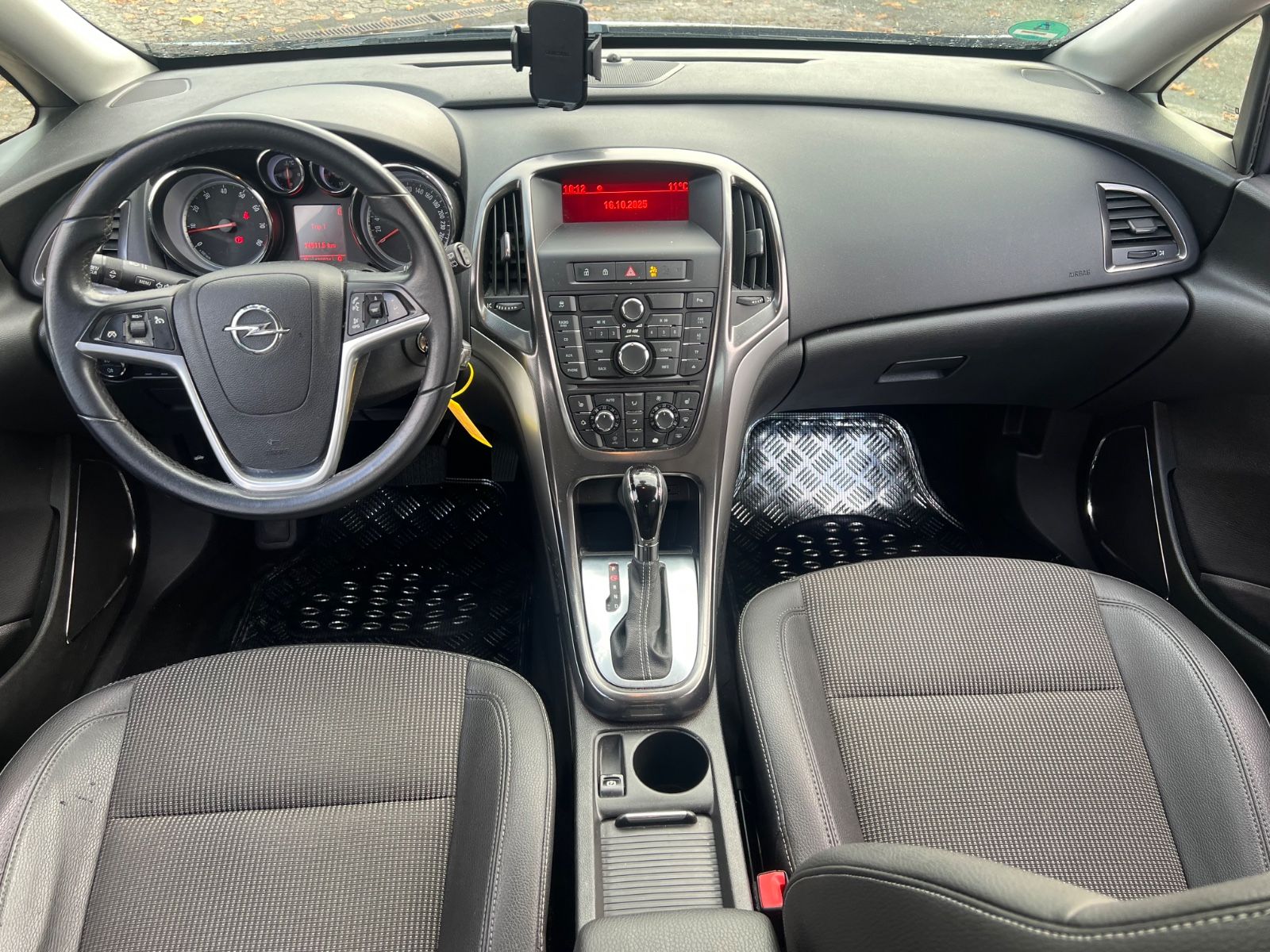 Fahrzeugabbildung Opel Astra J Lim. 5-trg. Cosmo AUTOMATIK