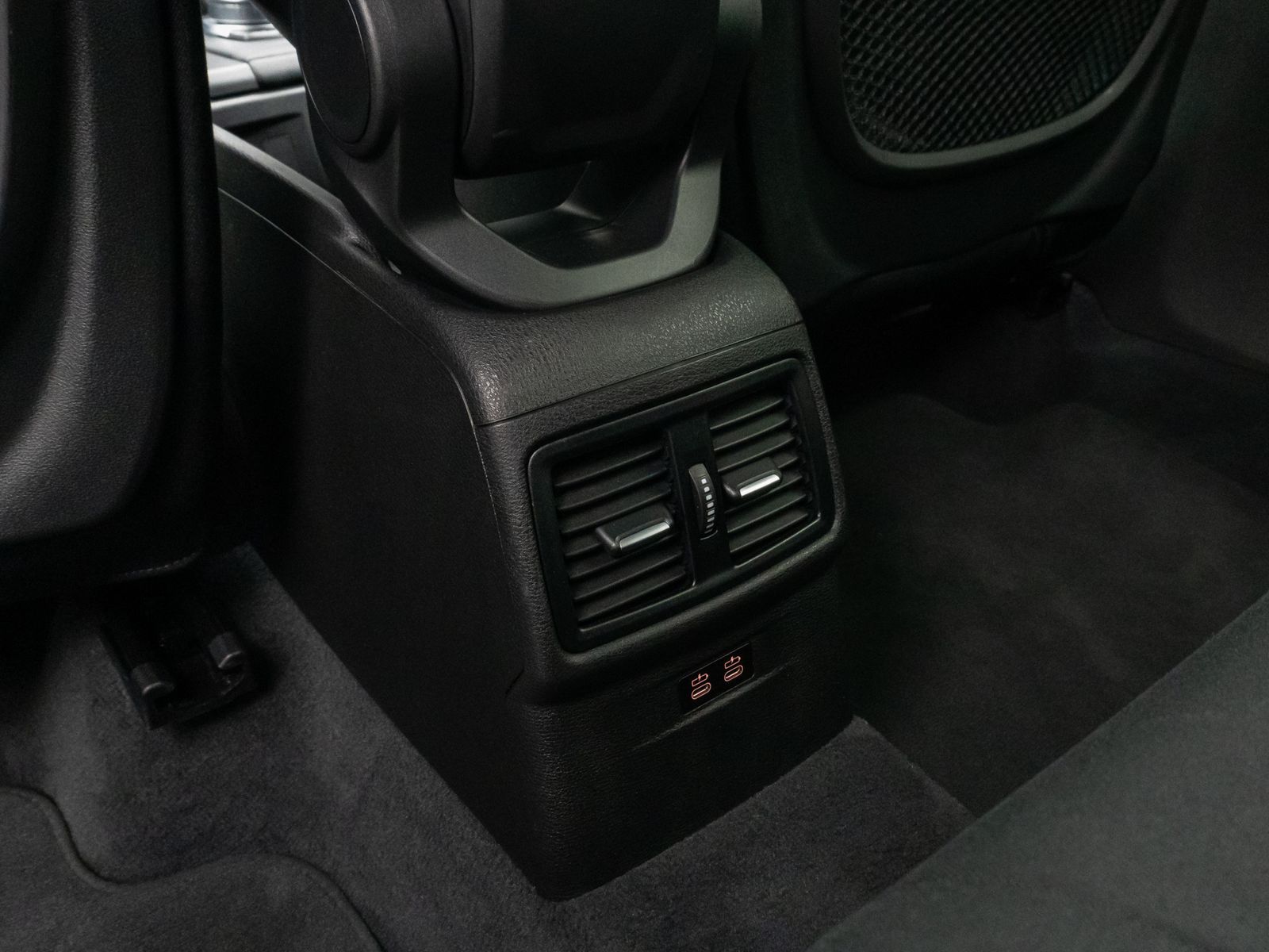 Fahrzeugabbildung BMW X1 xD25e Parkassist DAB Navi Geschwindigkeitsreg