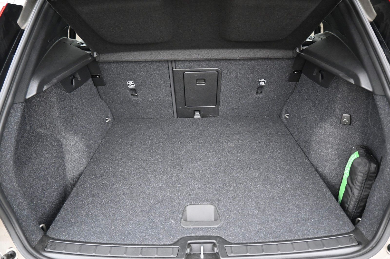 Fahrzeugabbildung Volvo XC40 T4 RC Inscription Expression*RFK*FSHZG*ACC