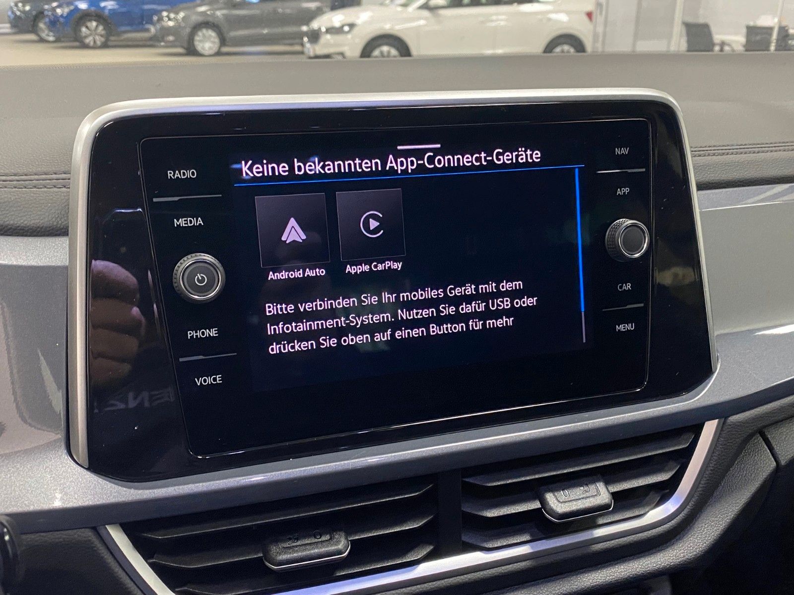 Fahrzeugabbildung Volkswagen T-Roc 1.5 TSI  DSG Style+Sportedition+Stauassist