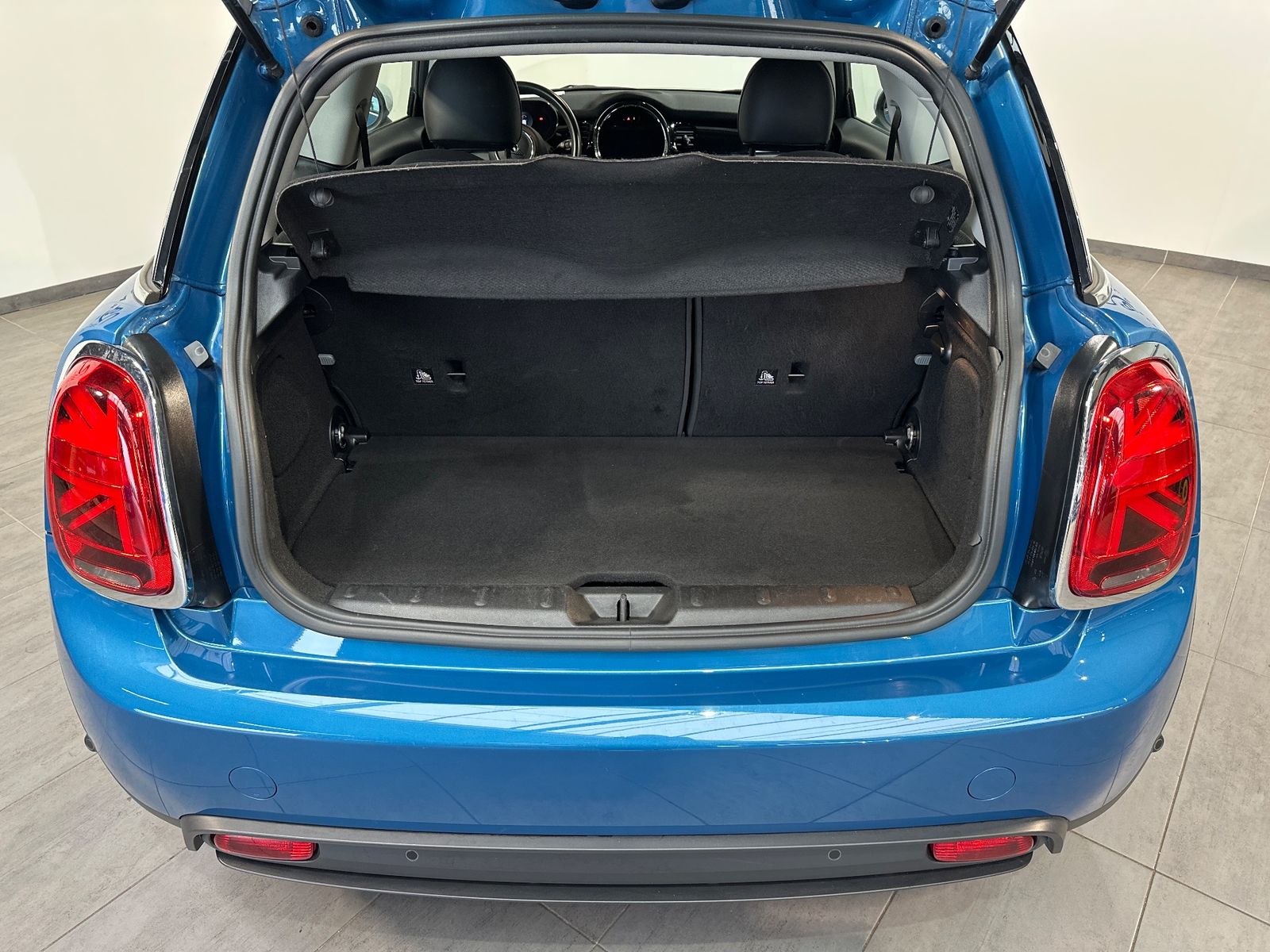 Fahrzeugabbildung MINI Cooper SE Classic Trim NAV+LED+SHZ+KEYLESS