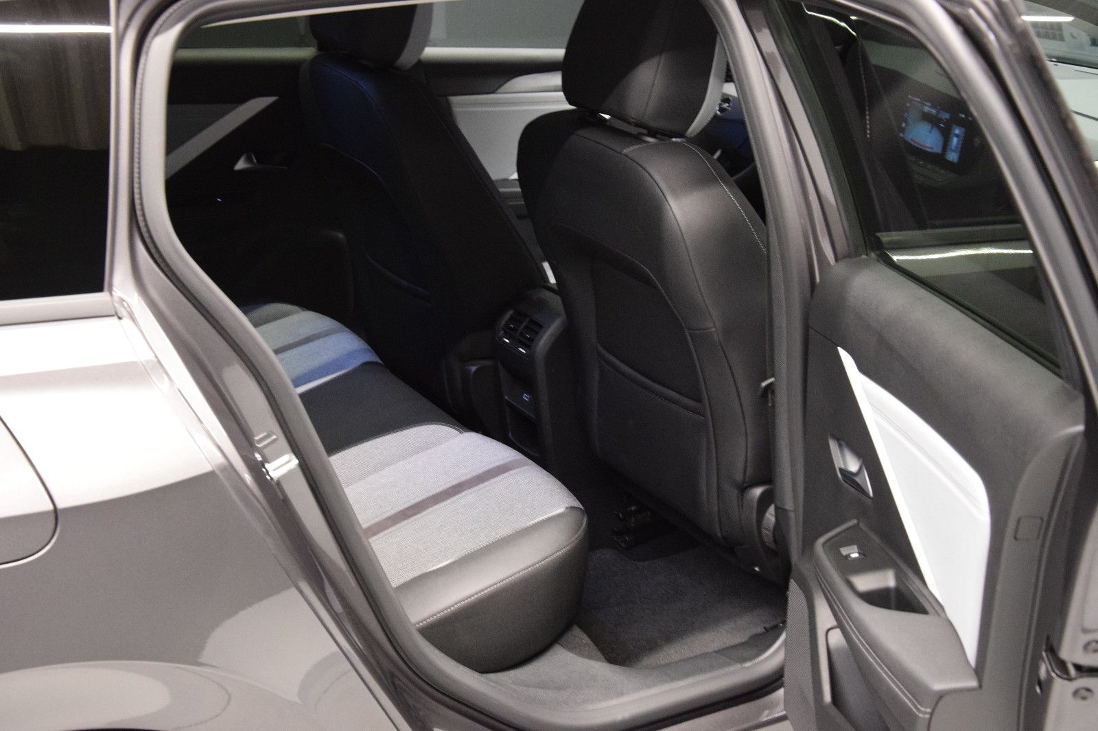 Fahrzeugabbildung Opel Astra L Sports Tourer Elegance AHK Navi Kamera