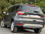 Ford Kuga Titanium 4x4 2.0 TDCi*Automatik*Xeneon*Navi - : Grau, Teilleder, Ambiente-Beleuchtung