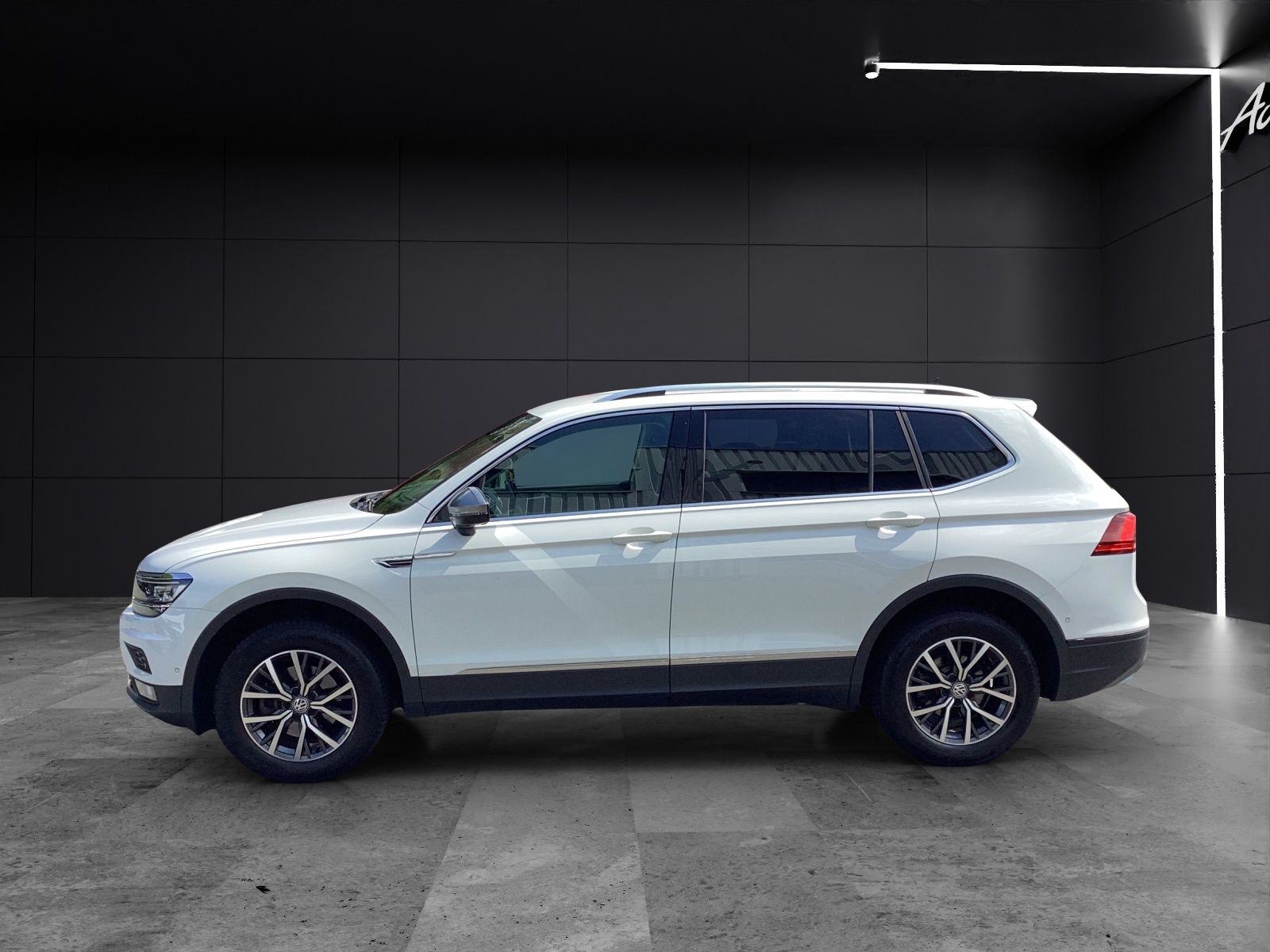 Fahrzeugabbildung Volkswagen Tiguan Allspace TDI Comfortline DSG STH LED Navi