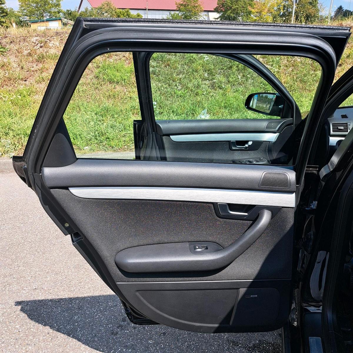 Audi A4 2005 — photo 11