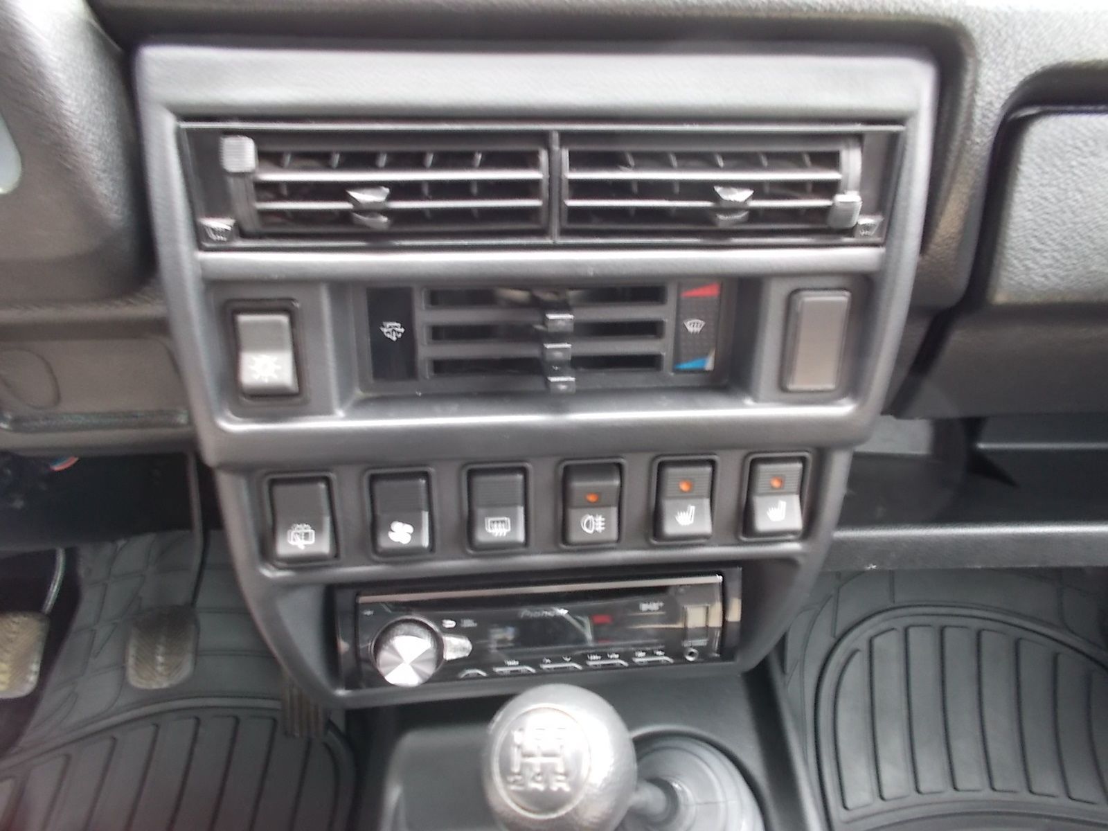 Fahrzeugabbildung Lada Niva Taiga 1.7 Urban 4x4 + 5 Türer + AHK