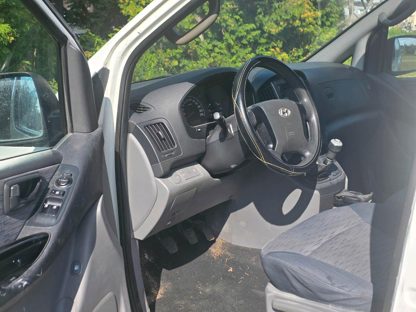 Hyundai H1 2012 — photo 12