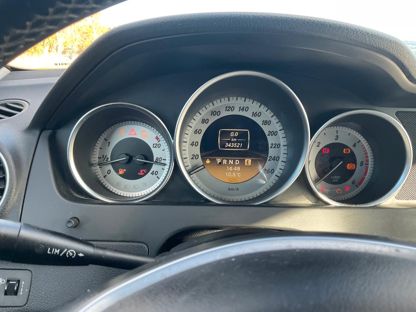 Mercedes-Benz C220 2011 — photo 9