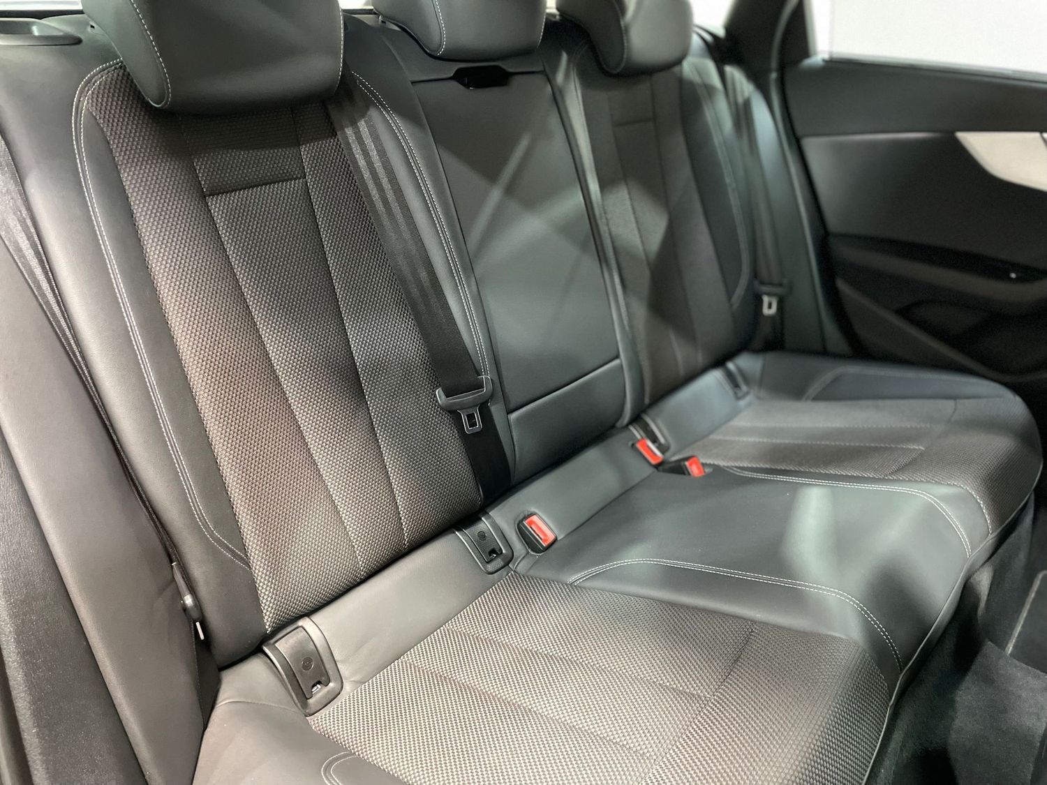 Fahrzeugabbildung Audi A4 40 TDI quatt. 3x S-Line #Matrix#Virtual#ACC