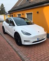 Tesla Model Y 20 Zoll Induction, Allwetter, RWD, AHK - Tesla Model Y in Dortmund