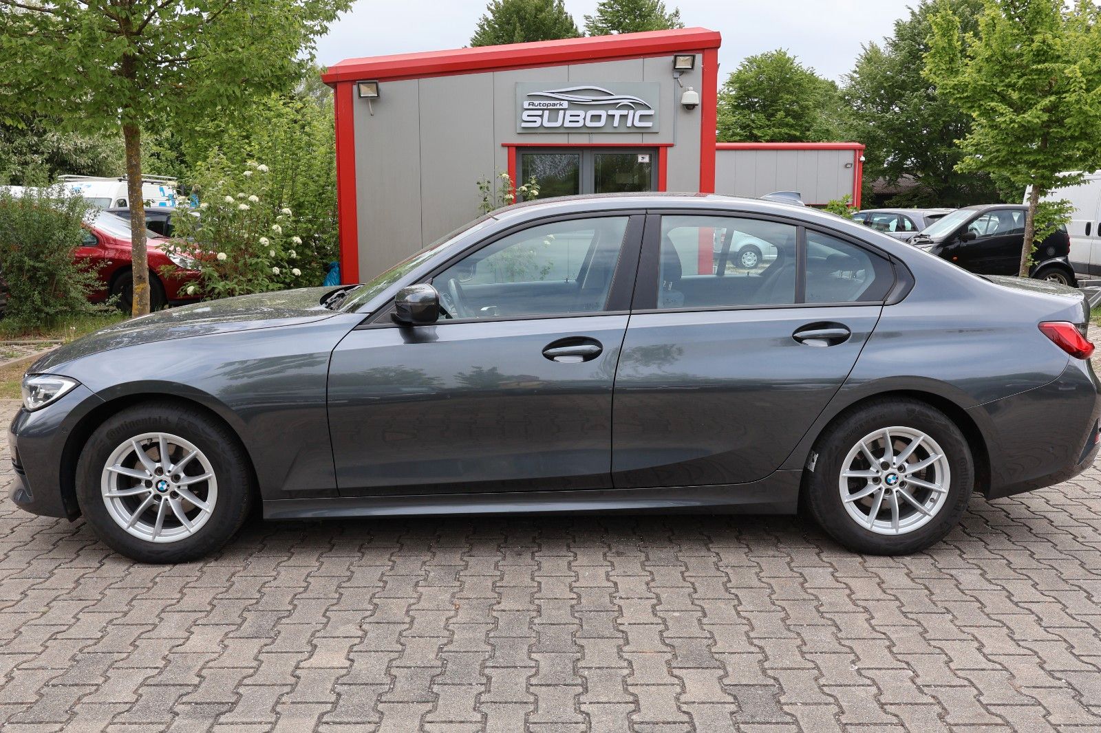 Fahrzeugabbildung BMW 318 Baureihe 3 Lim. 318 d Advantage