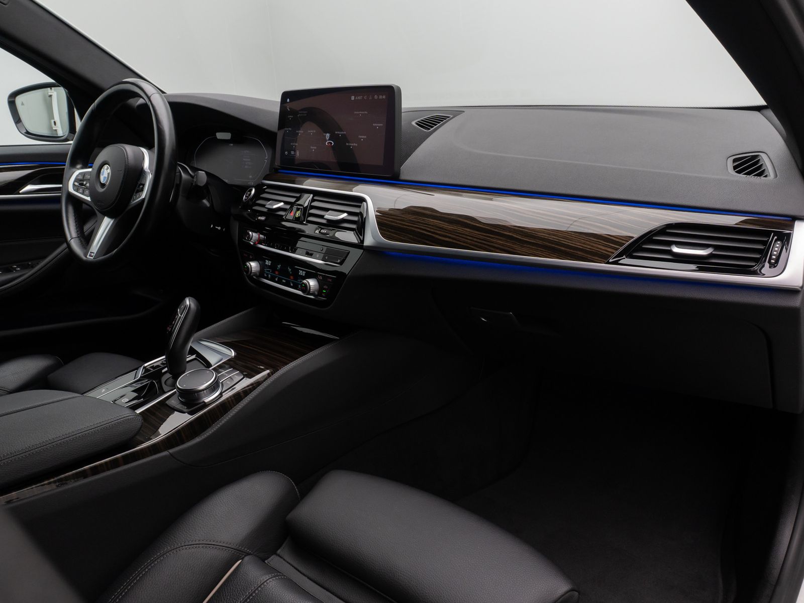 Fahrzeugabbildung BMW 530d xD M Sport DAB Kamera HUD Laser 4*Klima 19"