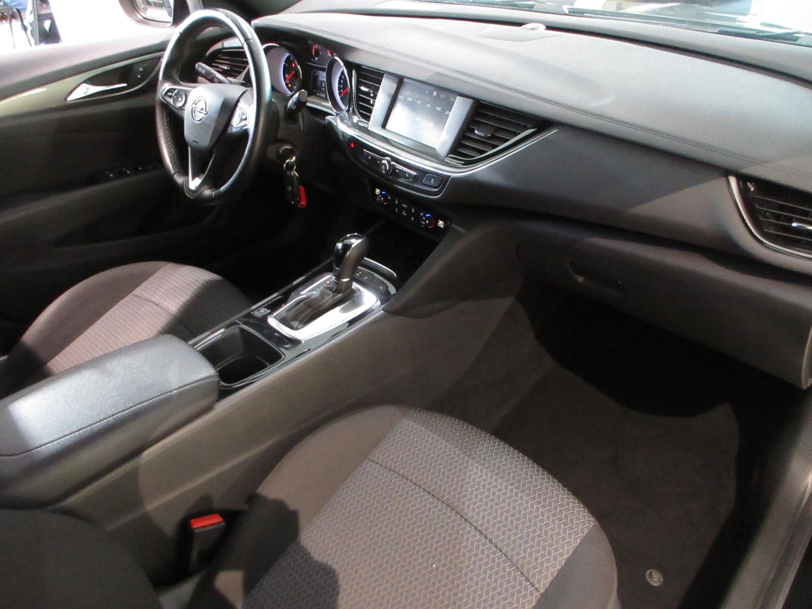 Fahrzeugabbildung Opel Insignia B ST 1.5D LED/NAVI/PDC/SHZ/LHZ