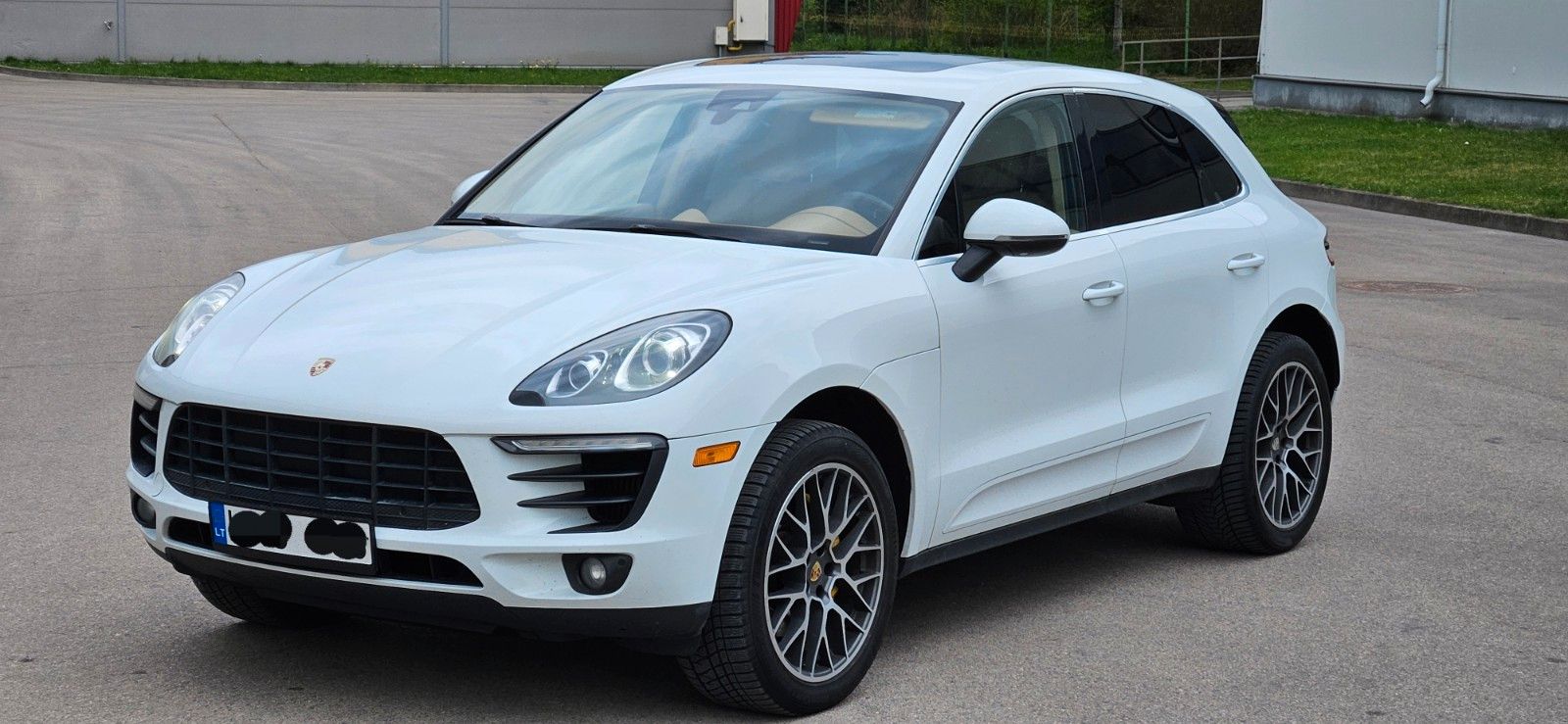 PORSCHE Macan