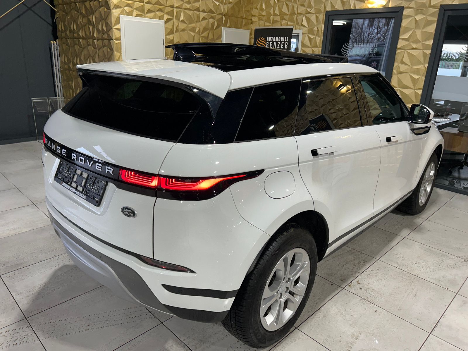 Fahrzeugabbildung Land Rover Range Rover Evoque Basis/PANO/APPLE/KAMERA/TEMPO