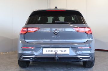 Volkswagen Golf VIII 2.0 TDI Active HUD+AID+MATRIX+PANO+AHK