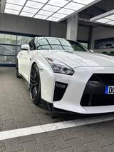 Nissan GT-R 3.8l  - Nissan GT-R mit Benzin-Antrieb: Coupé